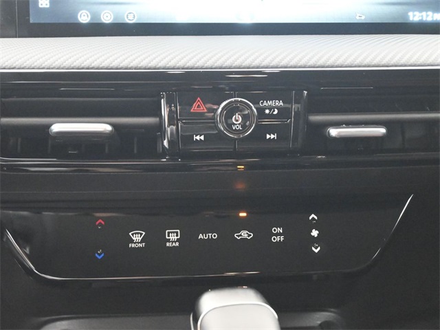 2026 Nissan Kicks SR photo 4