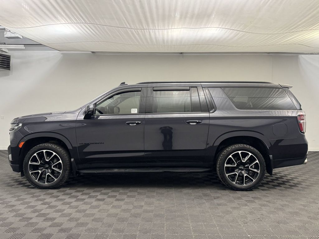 2022 Chevrolet Suburban 1500 RST photo 2