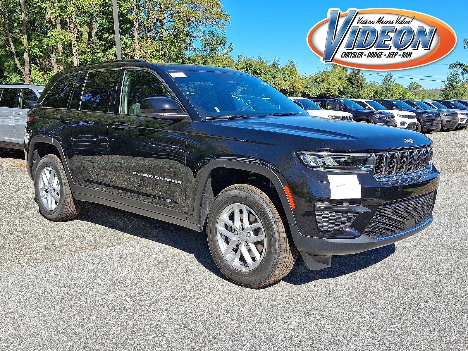 2025 Jeep Grand Cherokee Laredo's photo
