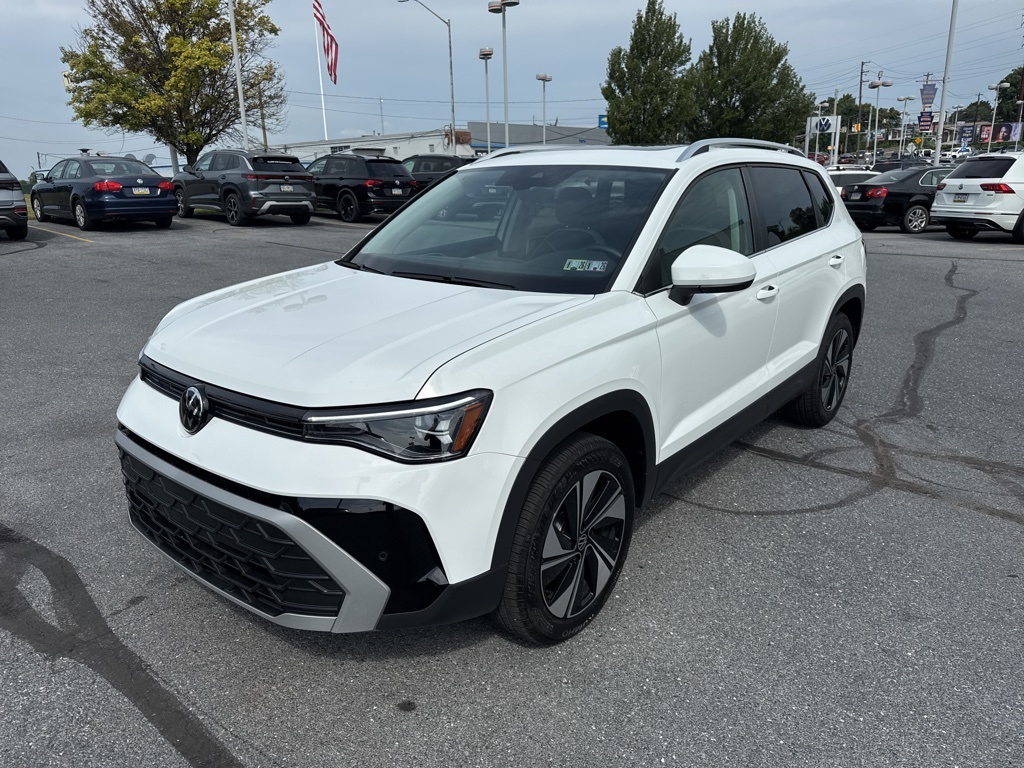 2025 Volkswagen Taos SE photo 2