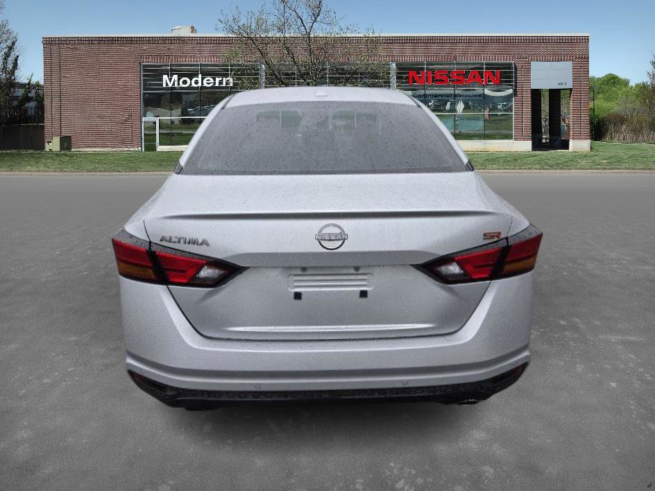 2025 Nissan Altima SR photo 6