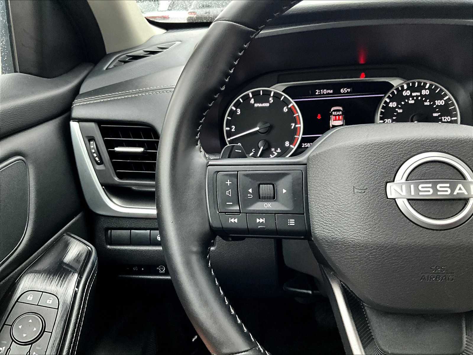2025 Nissan Rogue SV photo 22