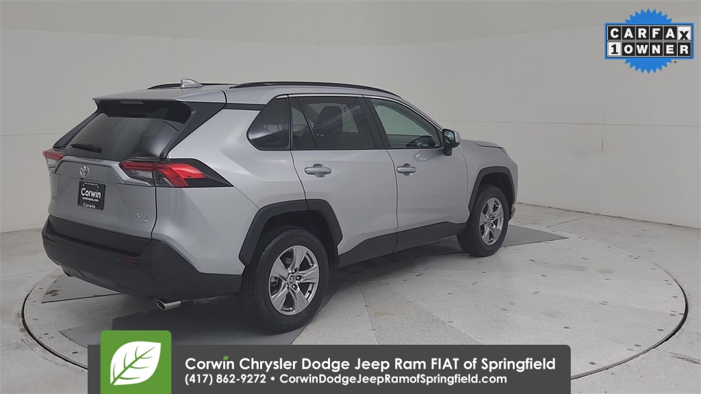 2024 Toyota RAV4 XLE photo 14
