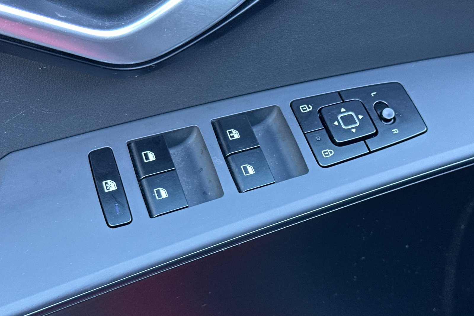 2023 Kia Niro LX photo 11