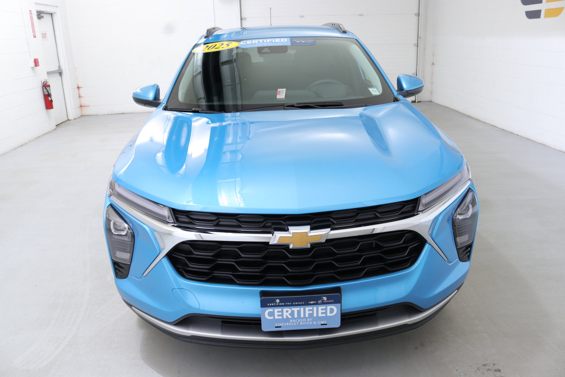 2025 Chevrolet Trax LT photo 2