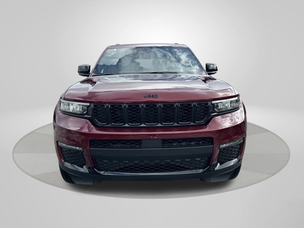 2025 Jeep Grand Cherokee Limited photo 3