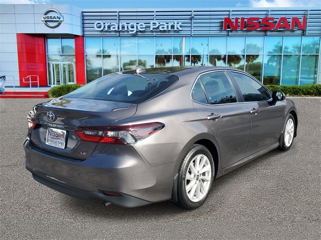 2022 Toyota Camry LE photo 2