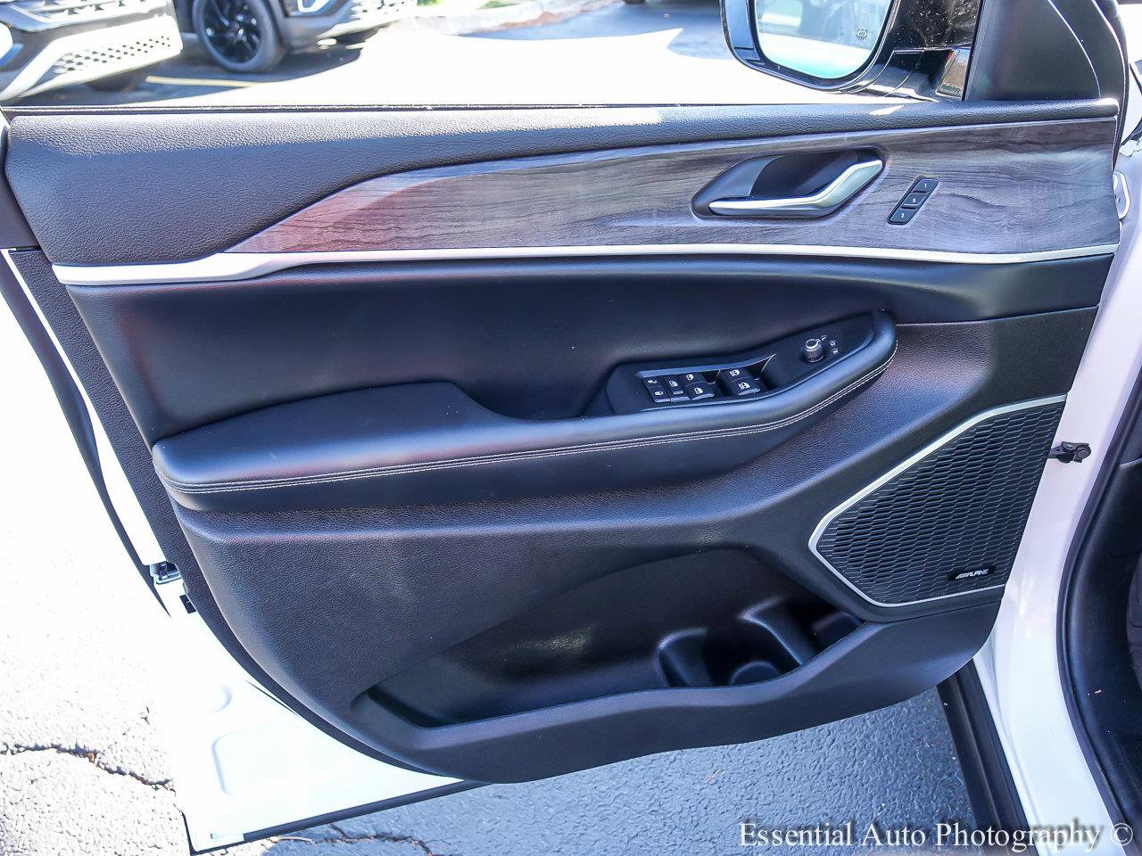 2024 JEEP GRAND CHEROKEE - Image 17