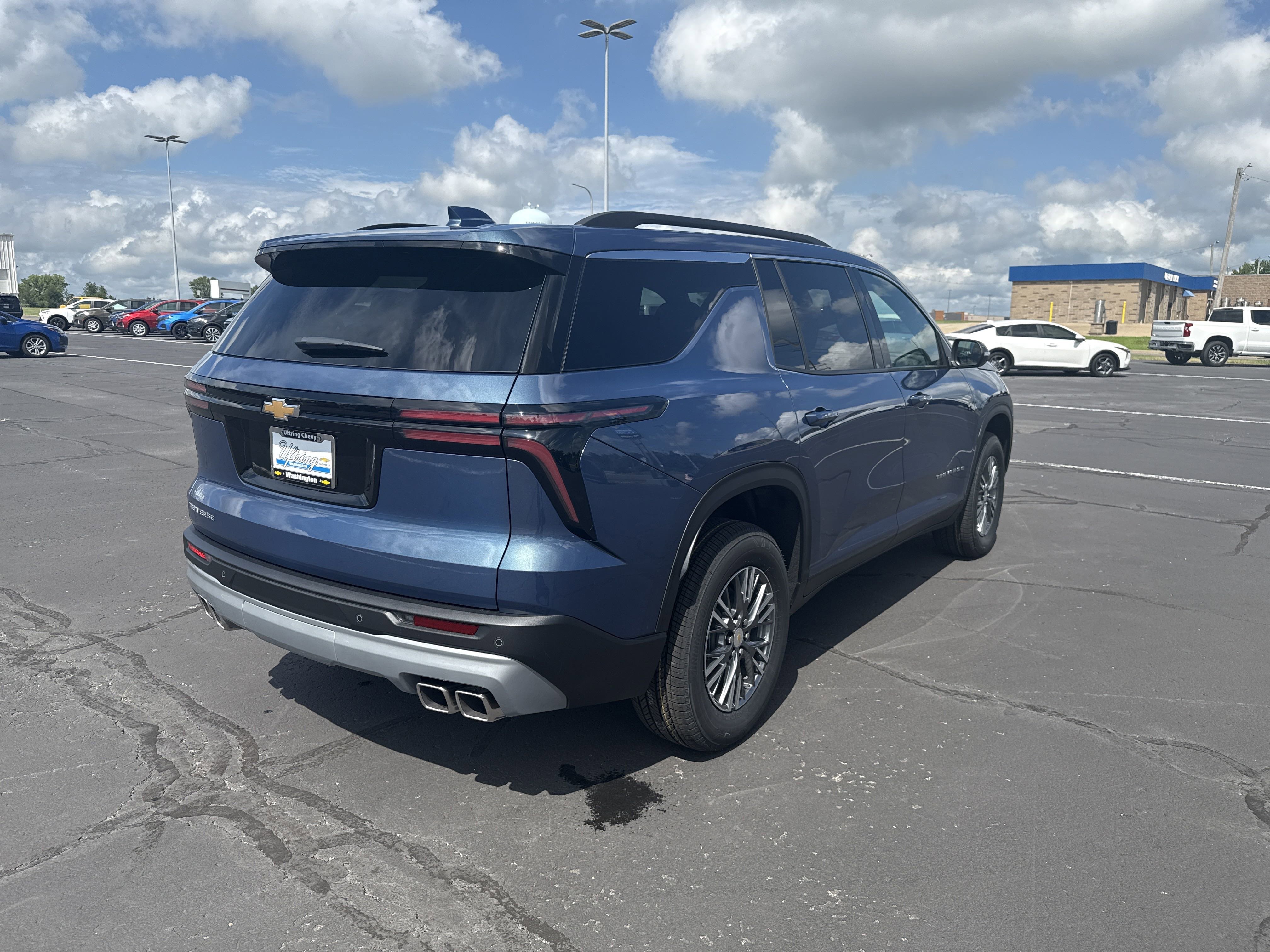 2026 Chevrolet Traverse photo 2