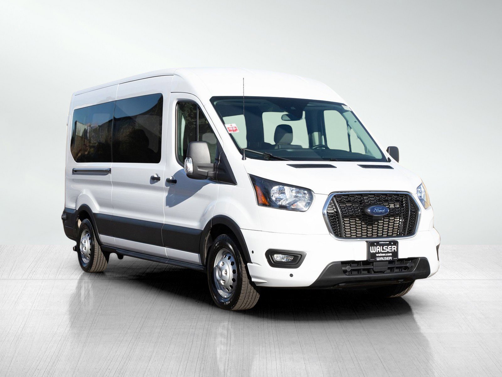 2024 Ford Transit Passenger XLT photo 4
