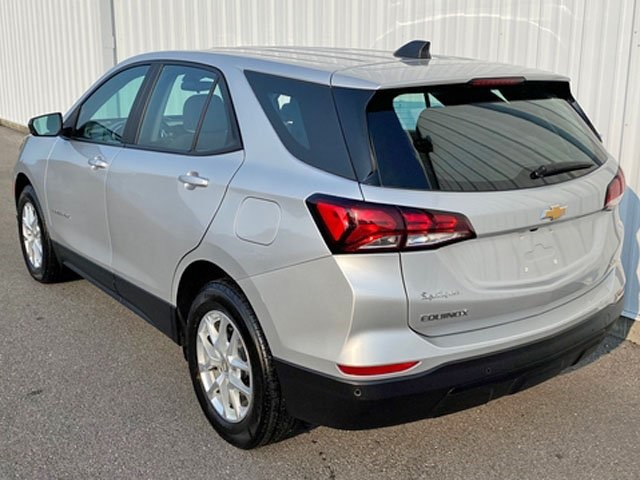 2022 Chevrolet Equinox LS photo 4