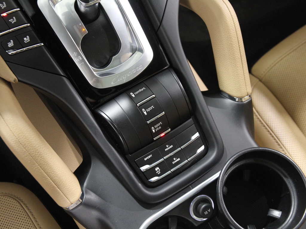 2018 Porsche Cayenne Platinum Edition photo 12