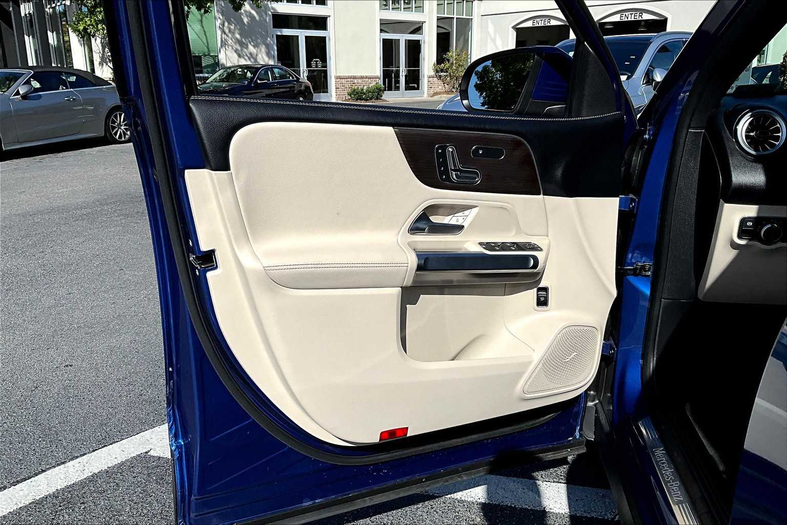2025 Mercedes Benz GLB 250 photo 20