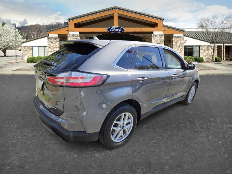 2021 Ford Edge SEL photo 5