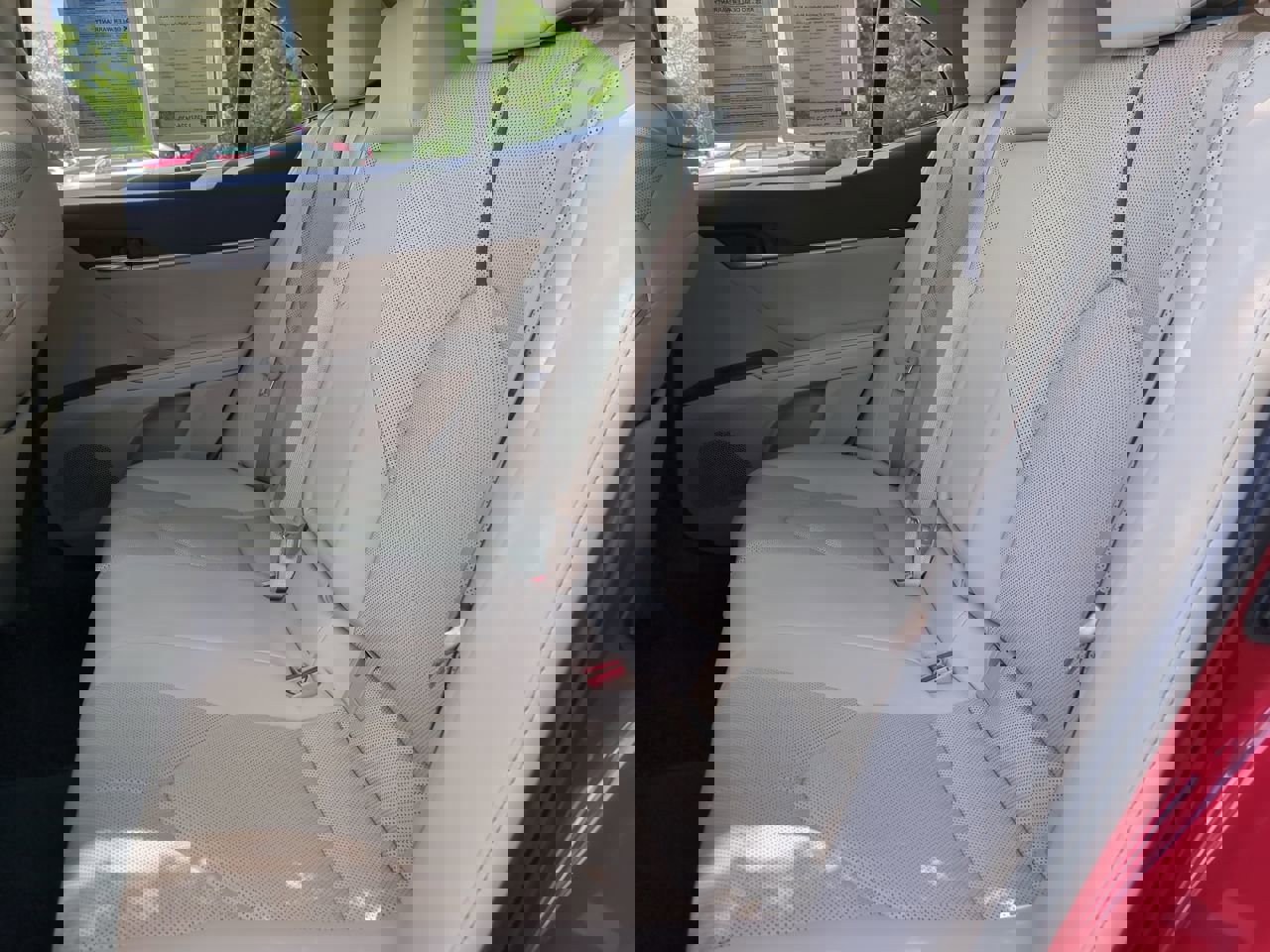 2023 Toyota Camry Hybrid XLE photo 13