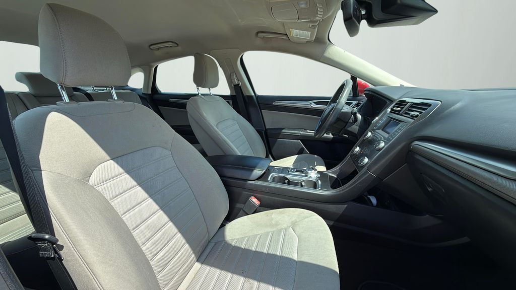 2020 Ford Fusion S photo 13