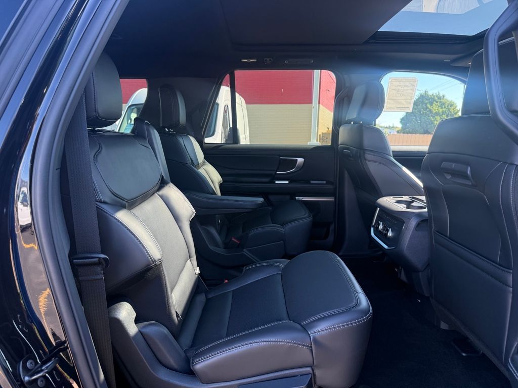 2025 Ford Expedition Platinum MAX photo 6