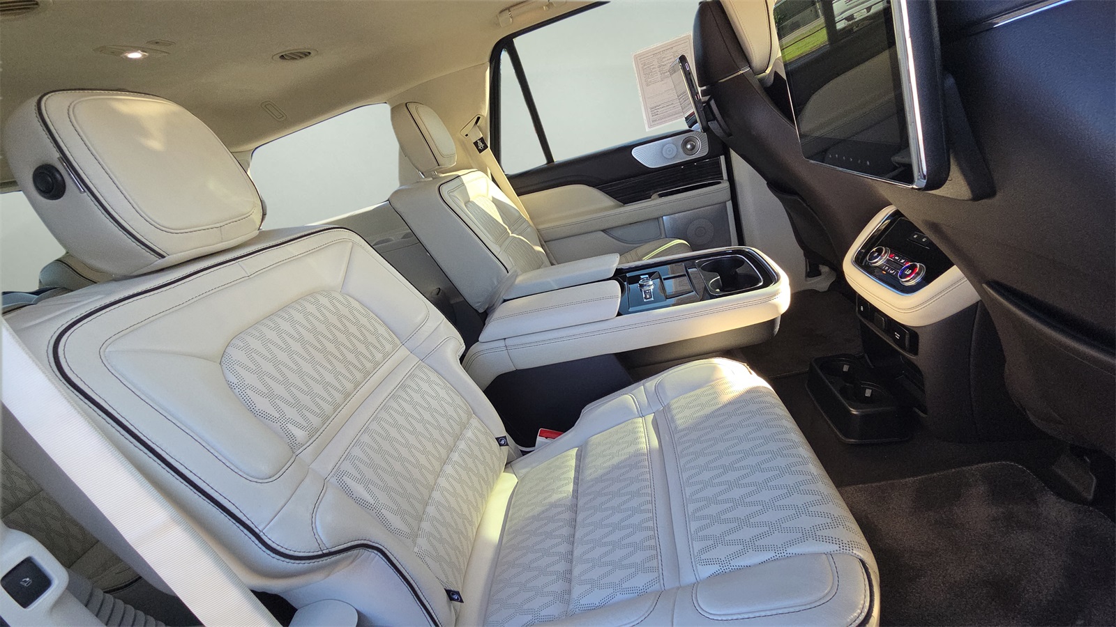 2019 Lincoln Navigator Black Label photo 24