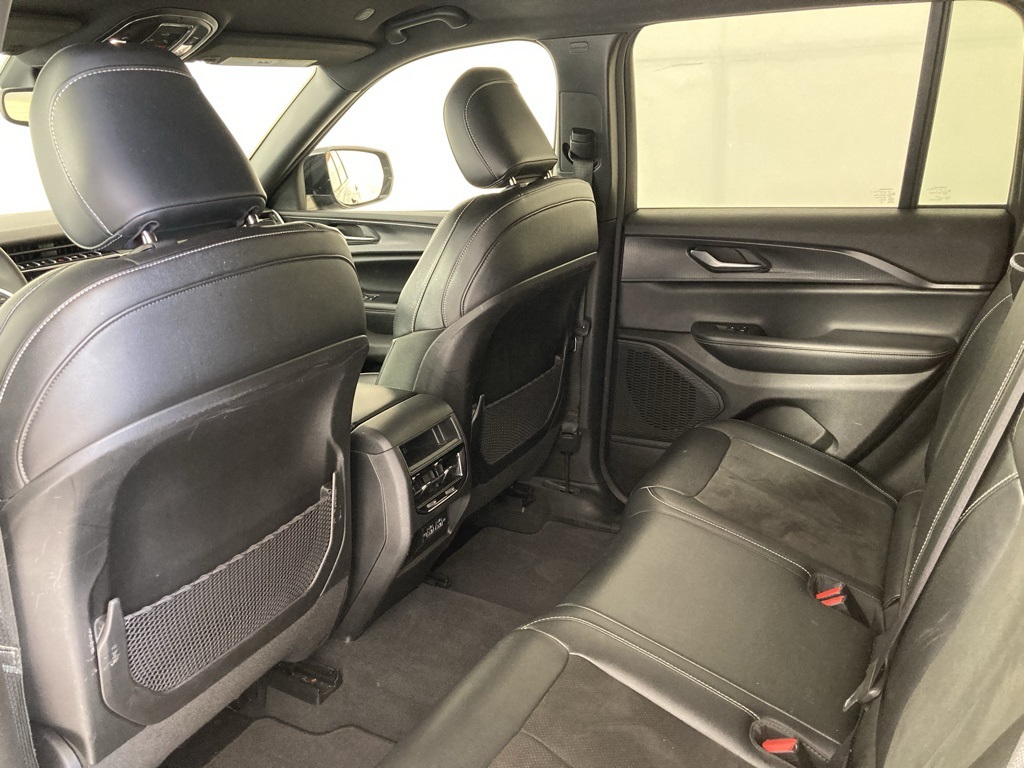 2023 Jeep Grand Cherokee Altitude photo 2