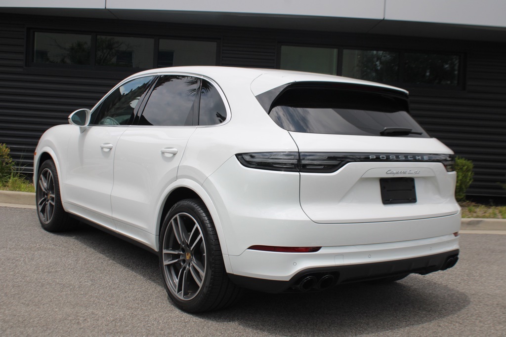 2023 Porsche Cayenne Turbo photo 3