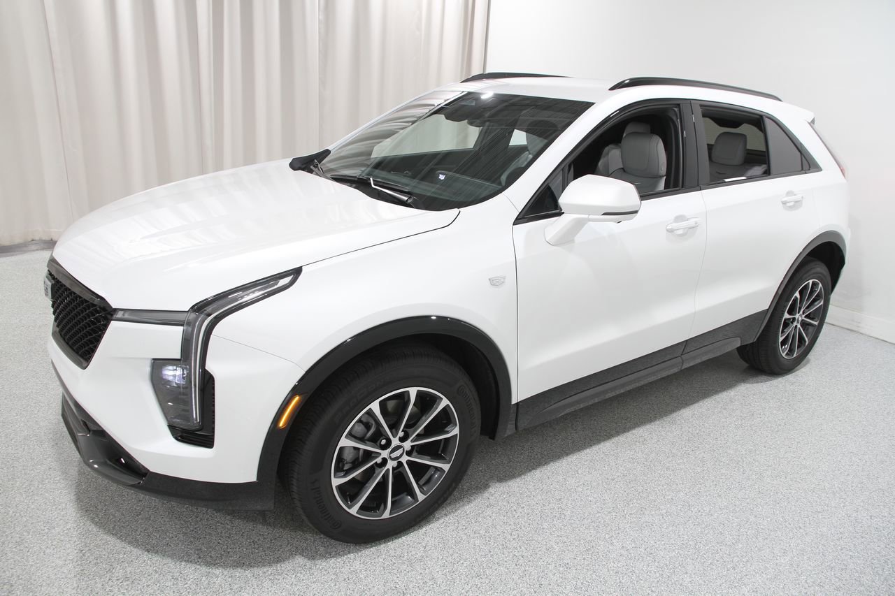 2025 Cadillac XT4 Sport photo 3