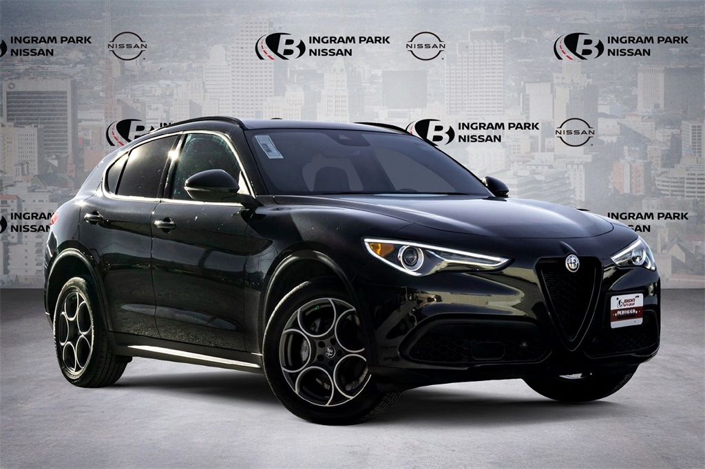 2022 Alfa Romeo Stelvio Base's photo