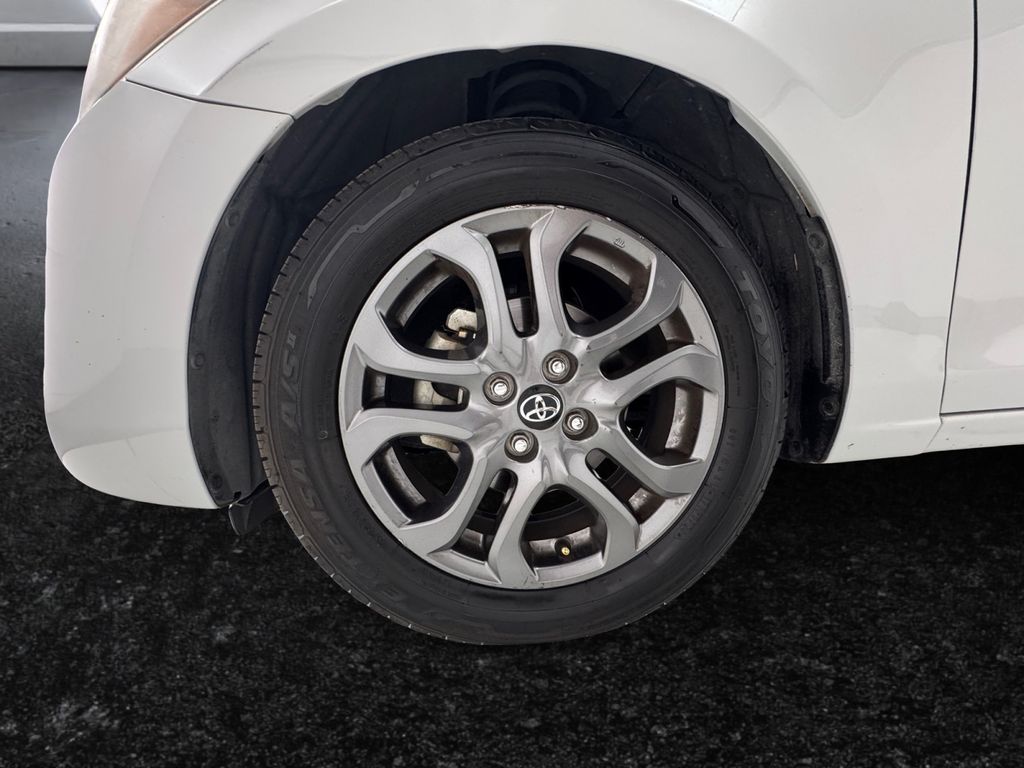 2020 Toyota Yaris L photo 26