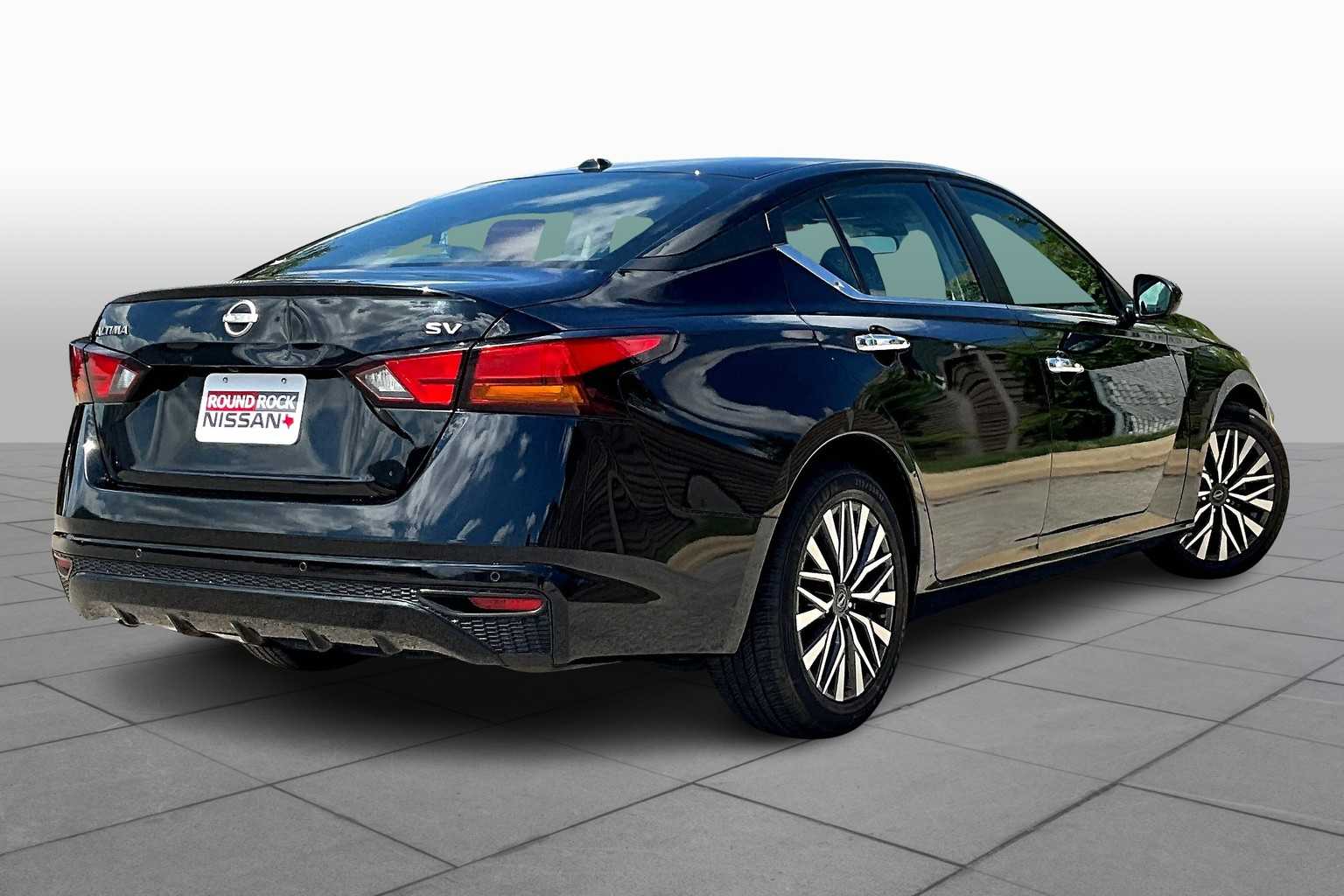 2023 Nissan Altima 2.5 SV photo 7