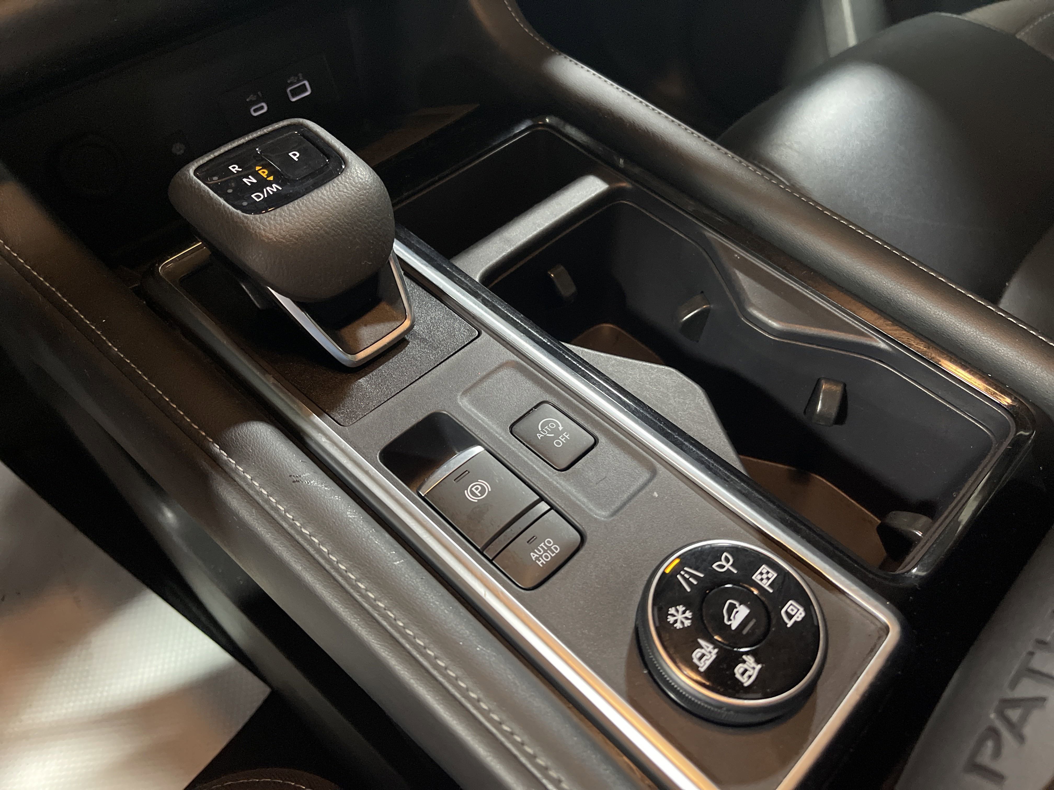 2024 Nissan Pathfinder SL photo 15