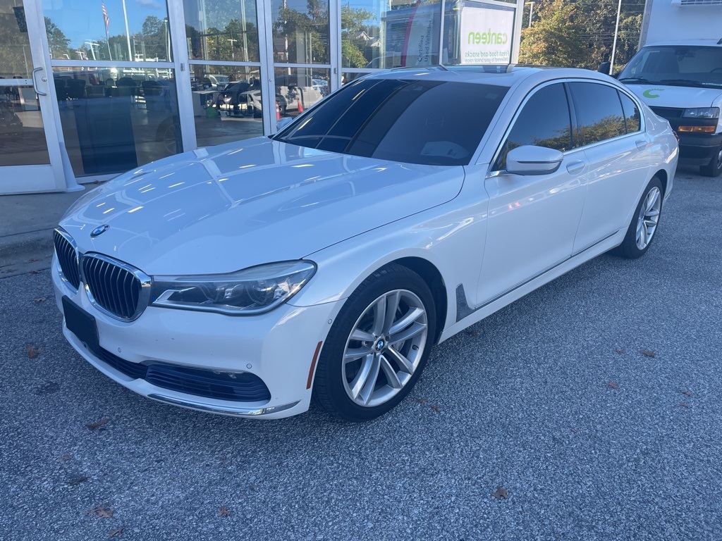 2016 BMW 7 Series 750i's photo