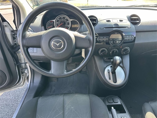 2012 Mazda Mazda2 Sport photo 17