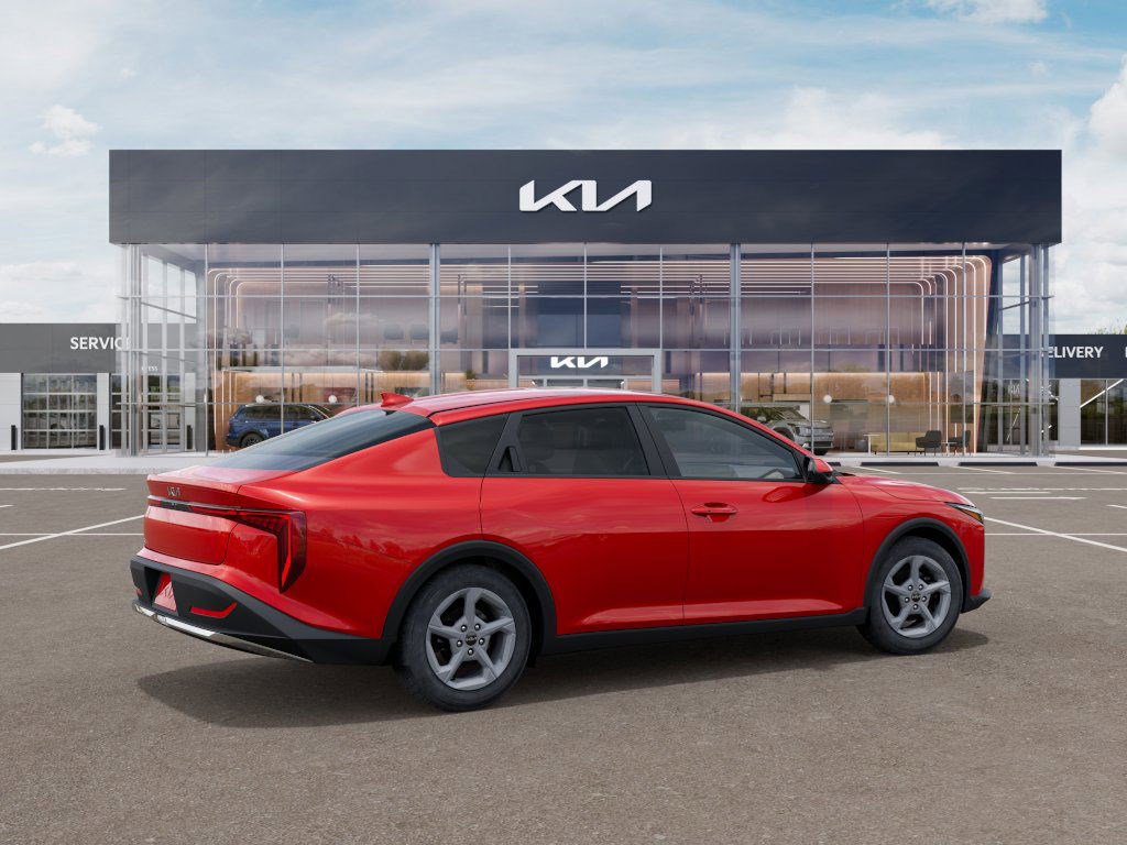 2025 Kia K4 LXS photo 2