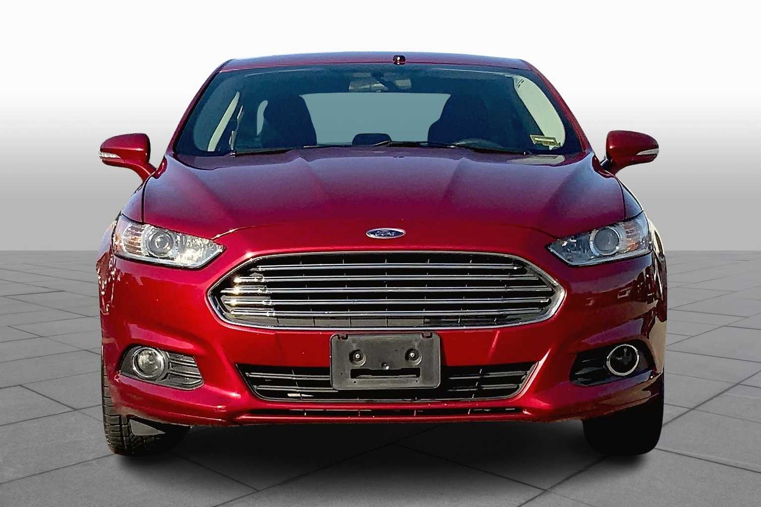 2015 Ford Fusion SE photo 3