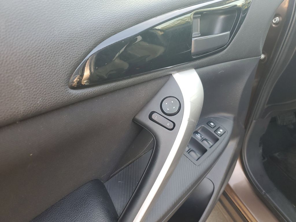 2020 Mitsubishi Eclipse Cross ES photo 4