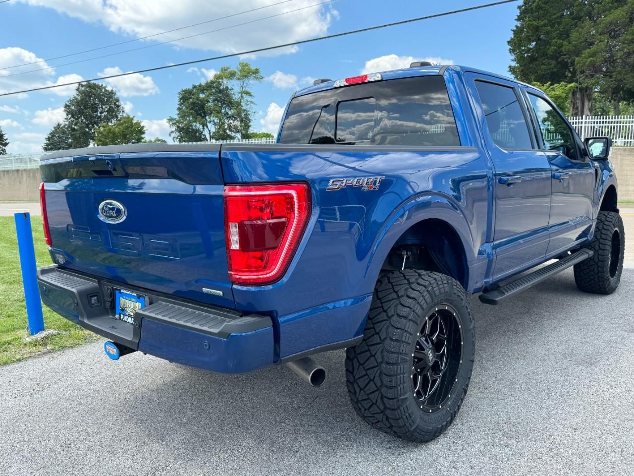 2023 Ford F-150 XLT photo 3