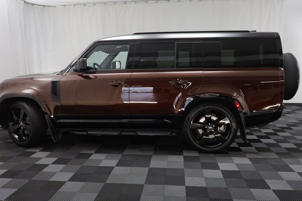 2025 Land Rover Defender 130 X-Dynamic SE photo 4