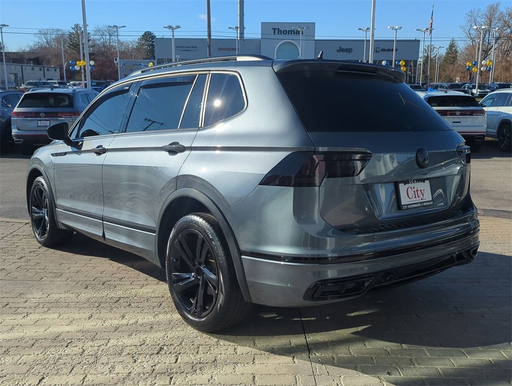2023 Volkswagen Tiguan SE R-Line Black photo 4
