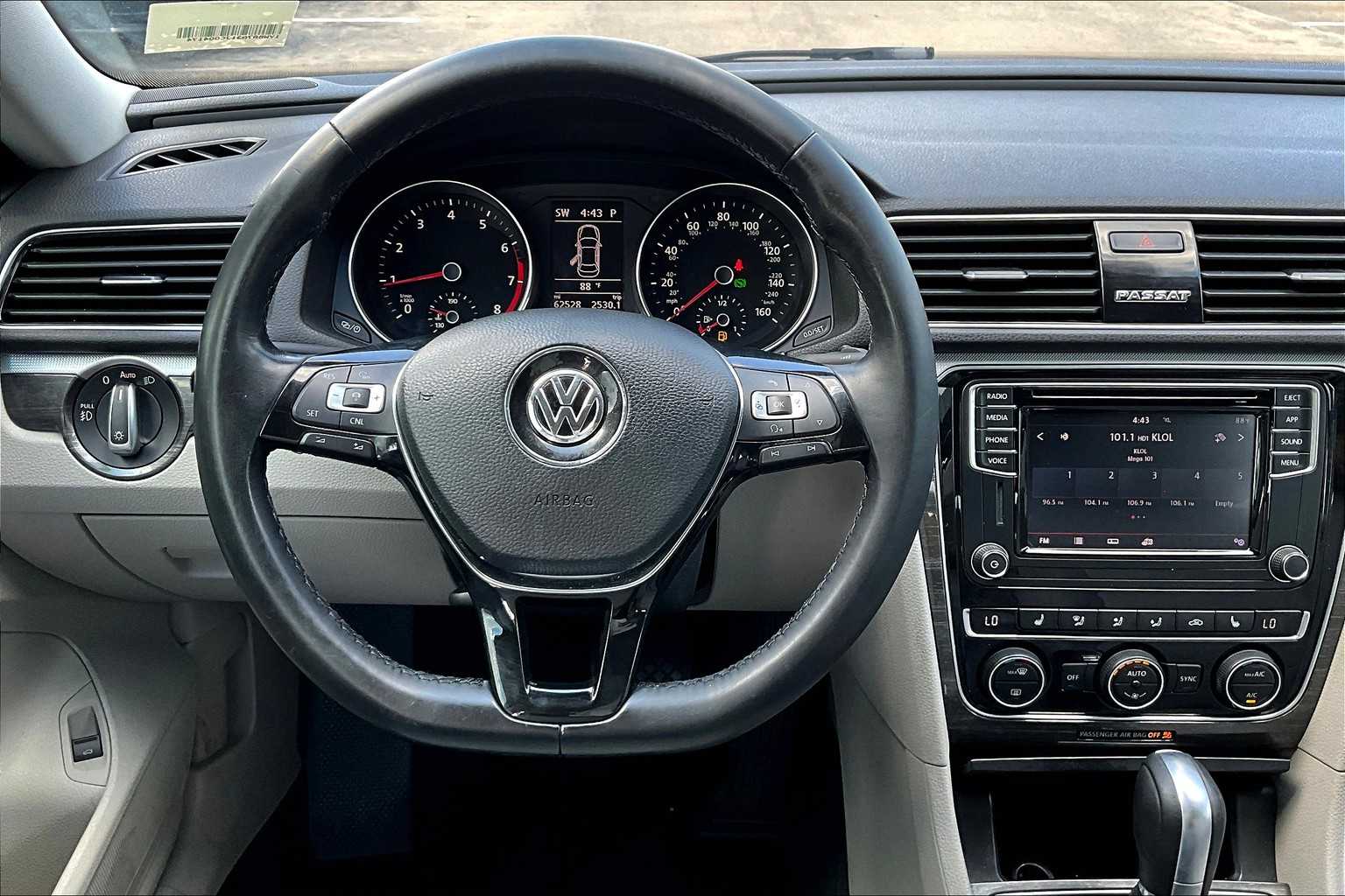 2018 Volkswagen Passat 2.0T SE photo 4