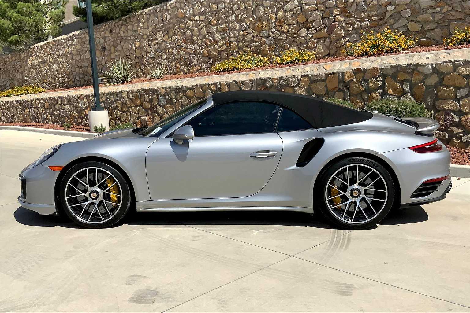 2019 Porsche 911 Turbo S photo 2