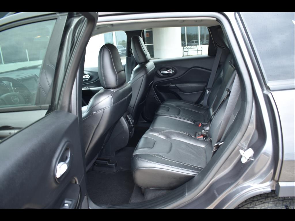 2023 Jeep Cherokee Altitude Lux photo 17