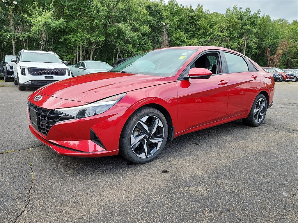 2023 Hyundai Elantra SEL photo 3