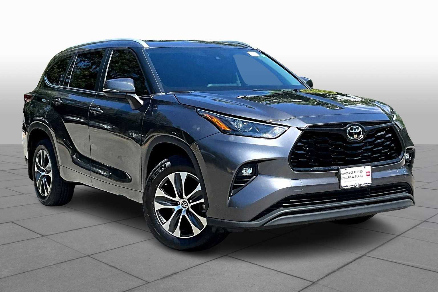 2023 Toyota Highlander XLE photo 2