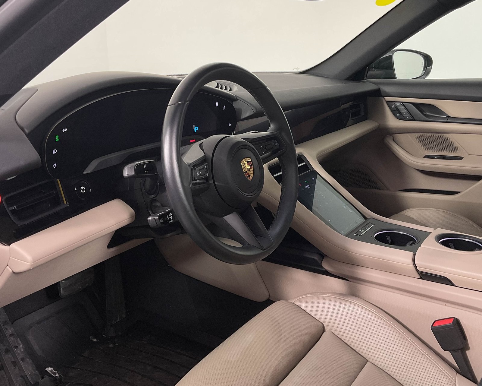 2024 Porsche Taycan photo 4