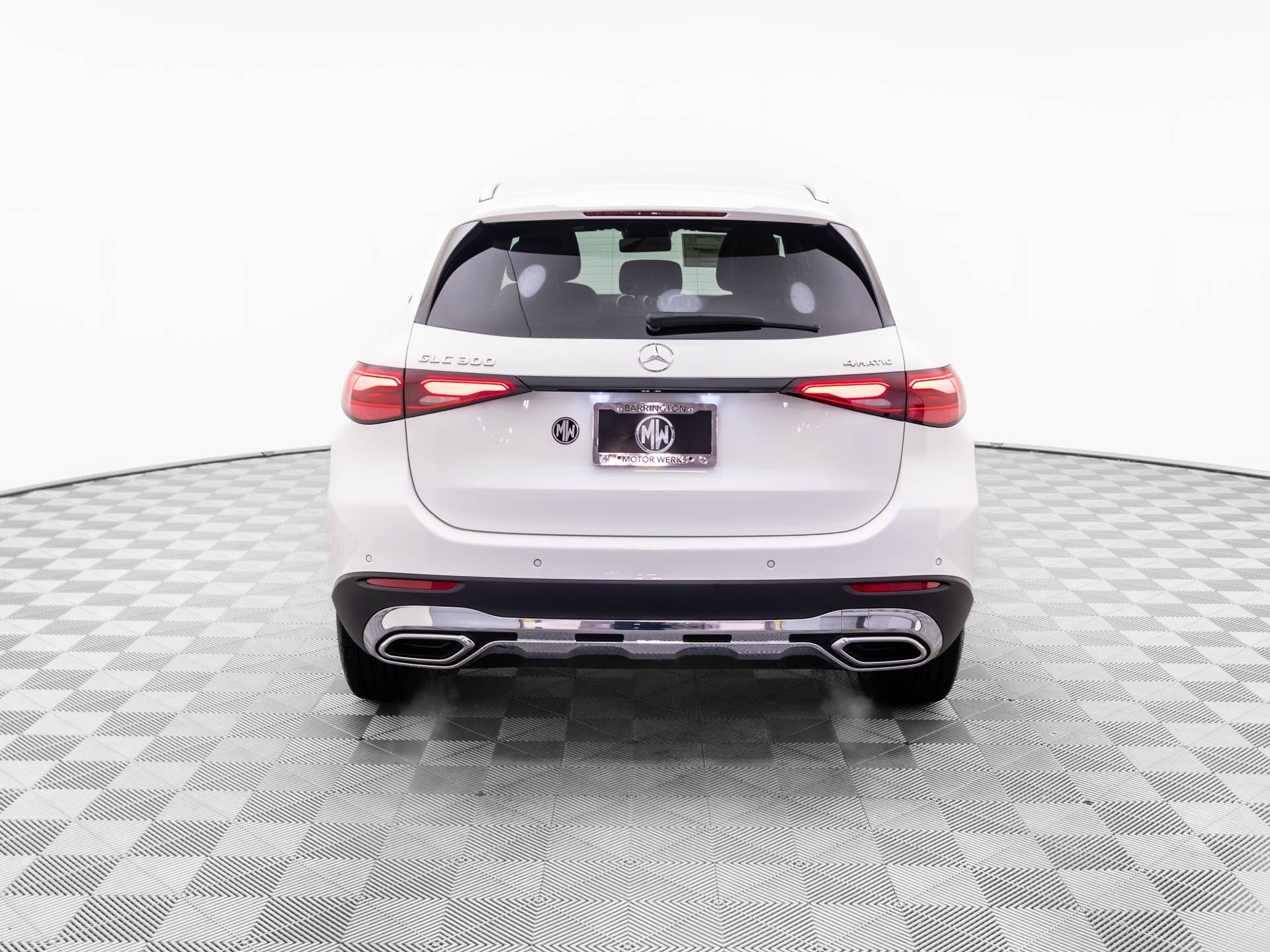 2025 Mercedes Benz GLC 300 4MATIC photo 3