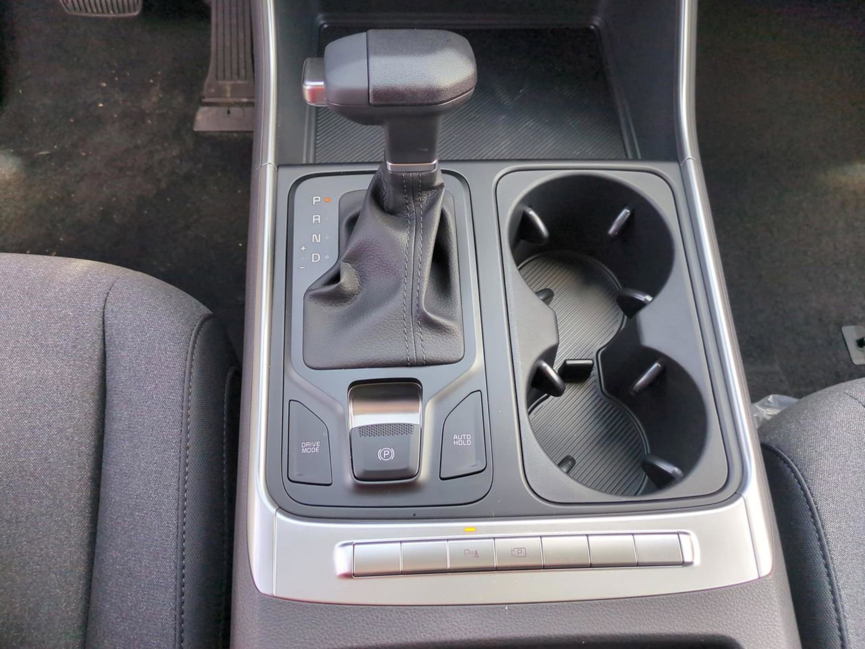 2026 Kia Carnival LX photo 16