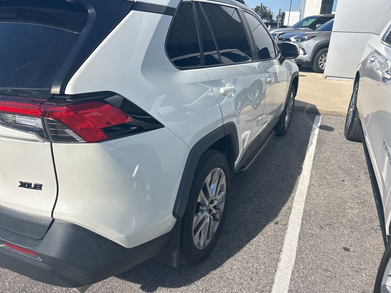 2022 Toyota RAV4 XLE Premium photo 4