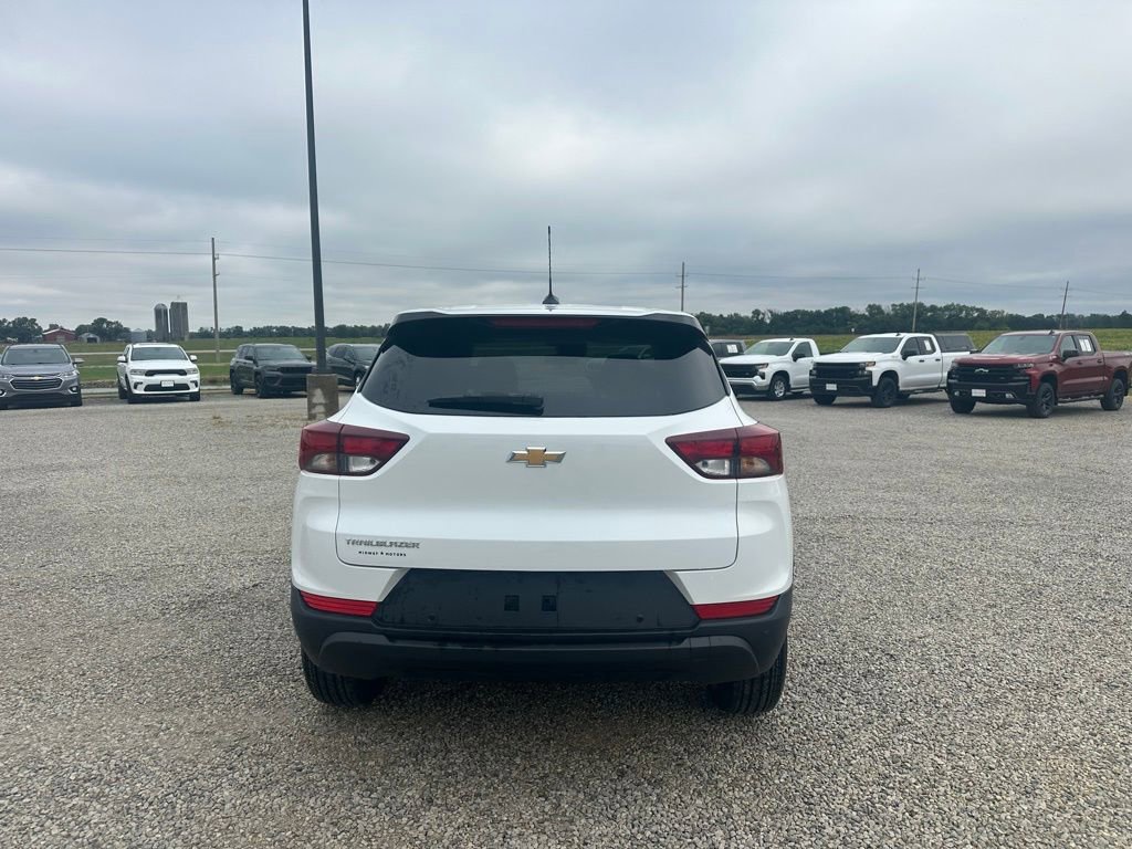 2026 Chevrolet Trailblazer LS photo 3