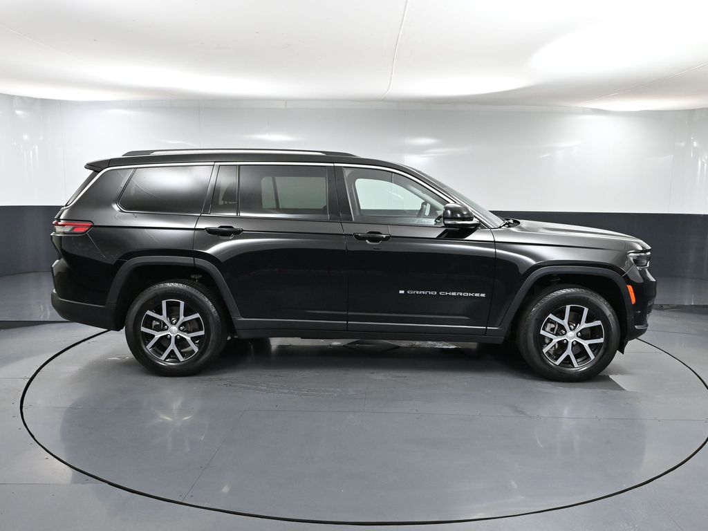 2023 Jeep Grand Cherokee Limited photo 3