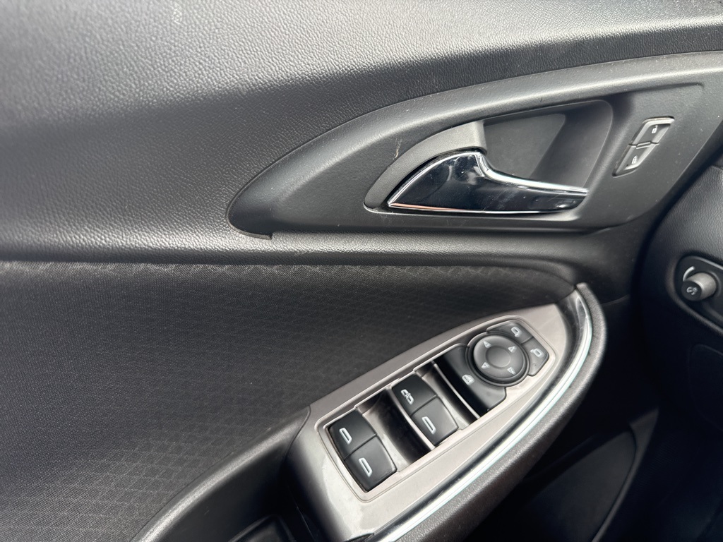 2018 Chevrolet Malibu 1LT photo 3