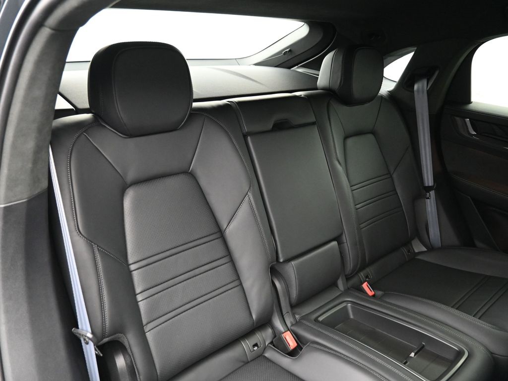 2026 Porsche Cayenne Turbo GT photo 11